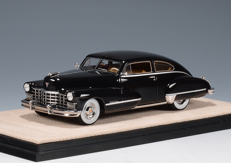 GLM + STAMP MODELS 1:43 Cadillac Series 62 Club Coupe - 1947 (black) STM47402