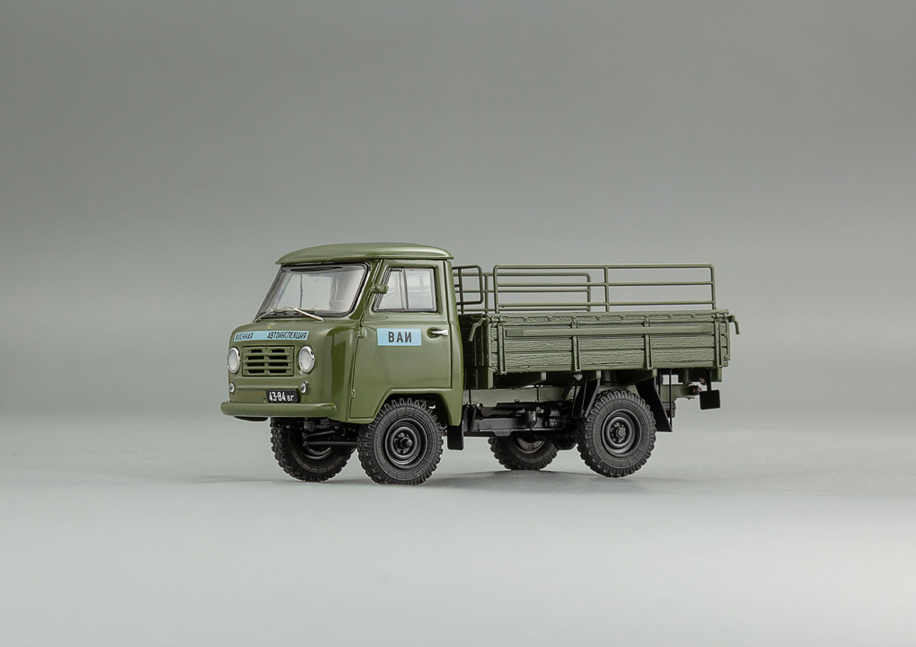 DIP MODELS 1:43 Ульяновский автомобиль 450Д «Военная Автоинспекция» МО СССР 1963 г. с аксессуарами в кузове 145003