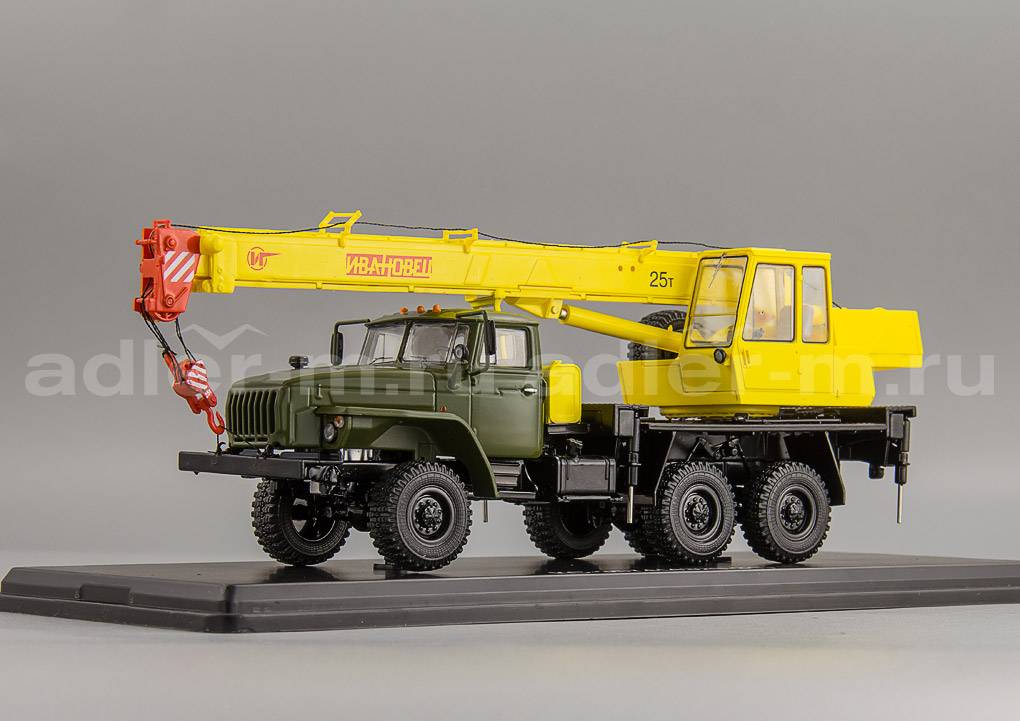 START SCALE MODELS (SSM) 1:43 Автокран КС-3574 (4320-31) "Ивановец" SSM1411
