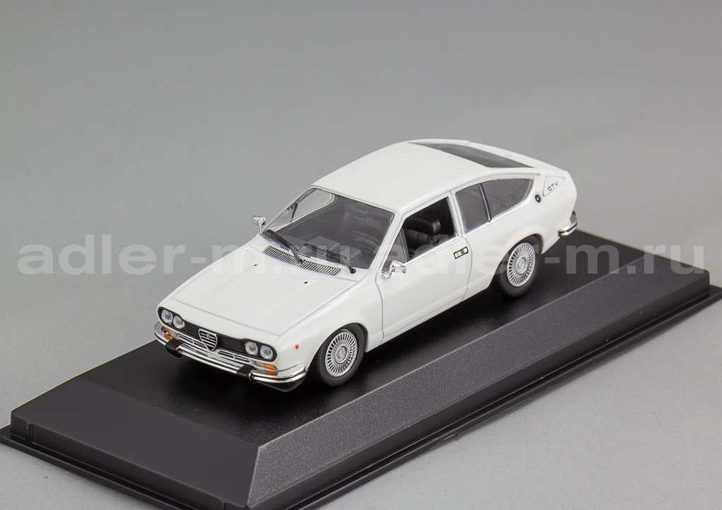 MINICHAMPS (MAXICHAMPS) 1:43 Alfa Romeo Alfetta GTV - 1976 (white) 940120121