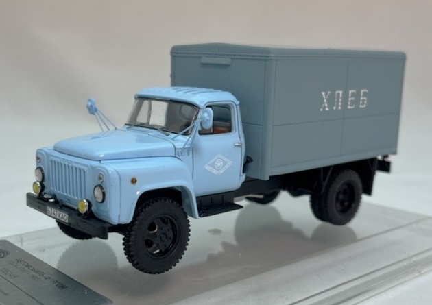 DIP MODELS 1:43 Автомобиль-фургон ГЗСА-3704 "Хлеб", 1985 г. 105246
