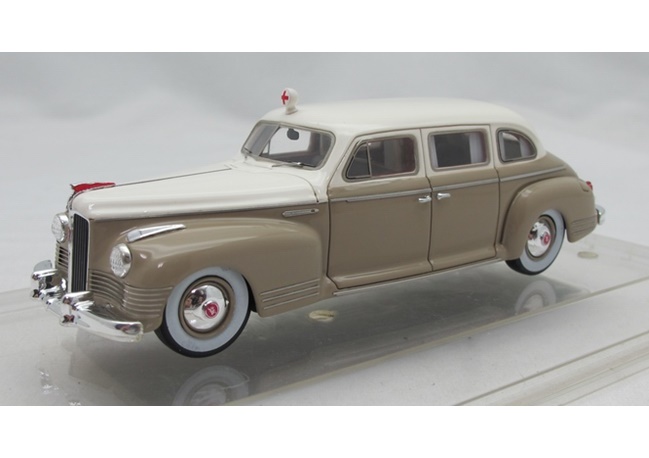 DIP MODELS 1:43 Автомобиль «Скорая Помощь» 1947 г. Москва 111034