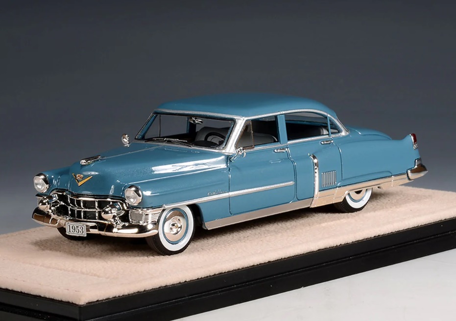 GLM + STAMP MODELS 1:43 Cadillac Fleetwood Sixty Special - 1953 (Tunis blue met.) STM53201