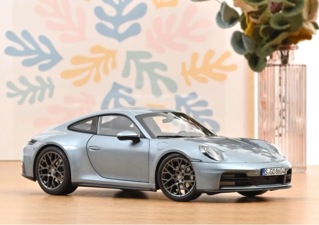 NOREV 1:18 Porsche 911 (992) Carrera - 2025 (964 polar-siver met) 187170