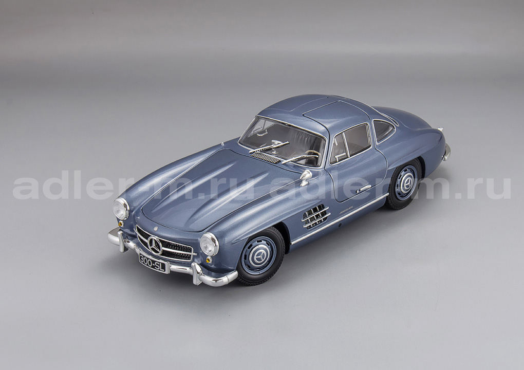 MINICHAMPS 1:18 Mercedes-Benz 300 SL (W198) - 1955 (light blue) 110037220