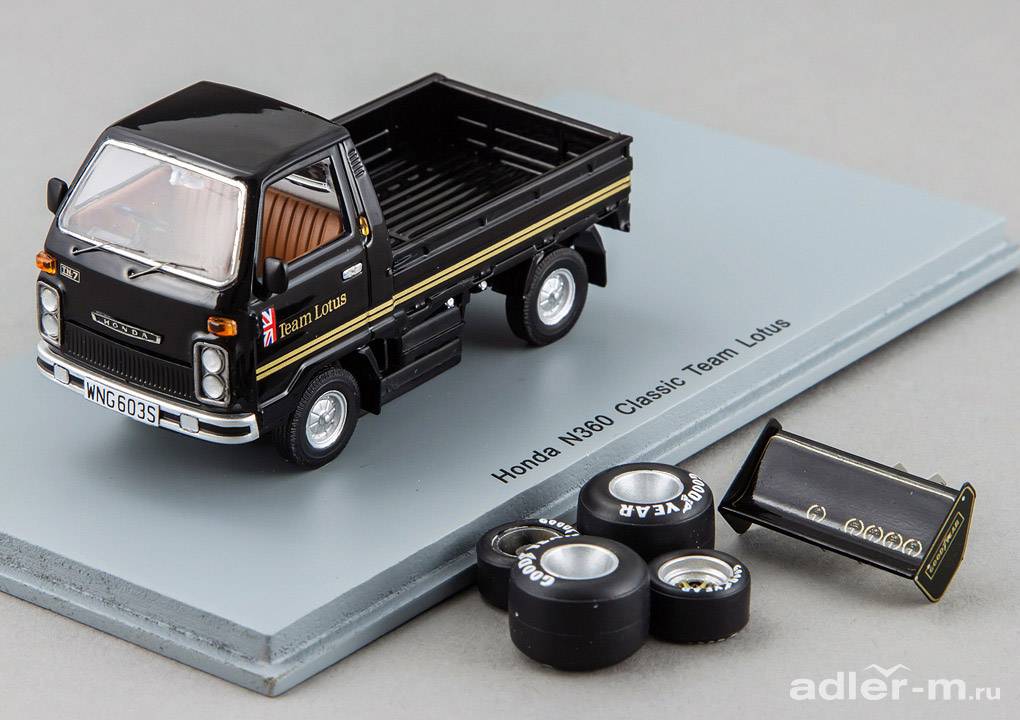SPARK 1:43 Honda N360 Classic Team Lotus (black) S2677
