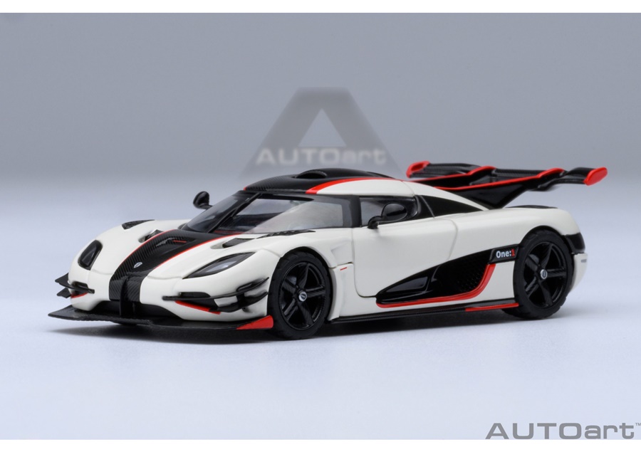 AUTOART 1:64 Koenigsegg One:1 (pebble white/carbon black/red accents) 20041