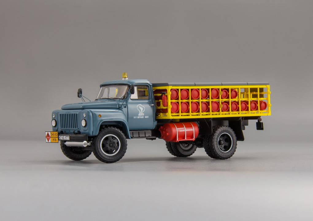 DIP MODELS 1:43 Автомобиль для транспортировки баллонов со сжиженным газом СТБ1-52-08 - 1990 г. ЛатвССР 105244