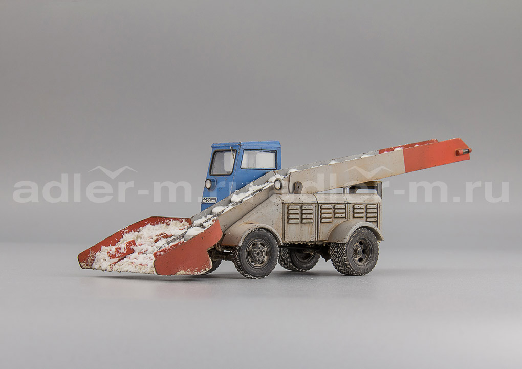UMI 1:43 Снеговый погрузчик С-4М 43049 1968-1973 UMI43049