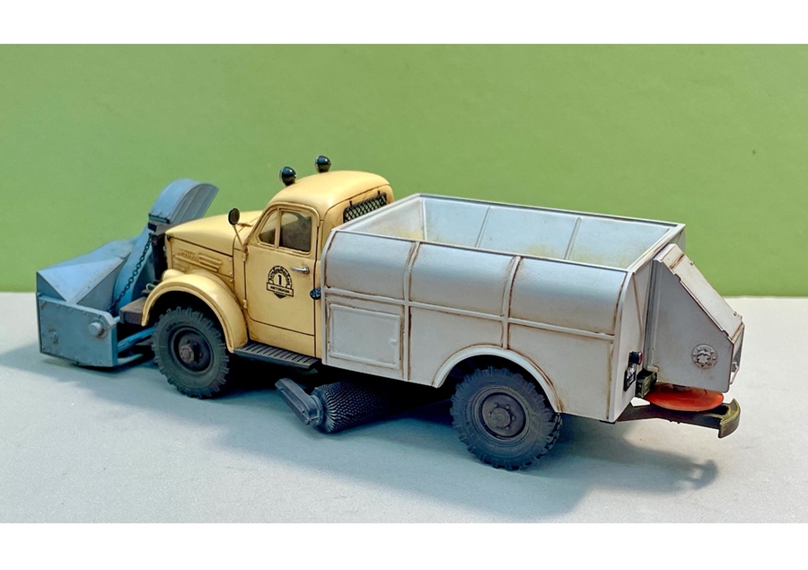 САРЛАБ 1:43 КДМ-2 на шасси Горький 63 (бежевый/серый, со следами экспл.) SL-238-3-2