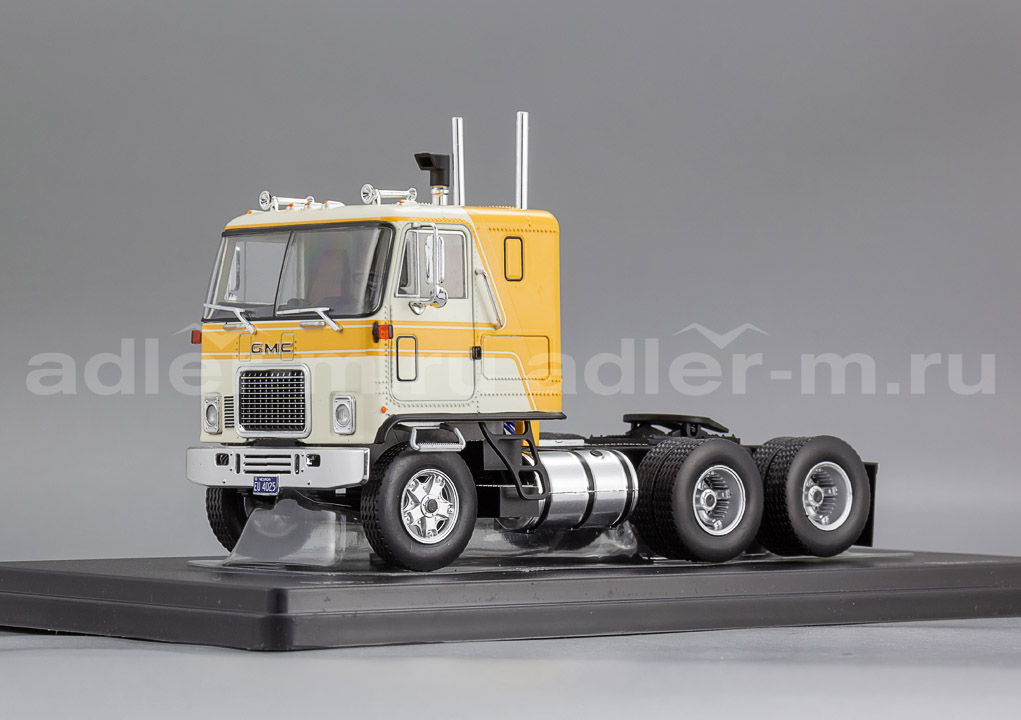 IXO 1:43 GMC Astro 95 - 1970 (light yellow/ dark yellow) TR167