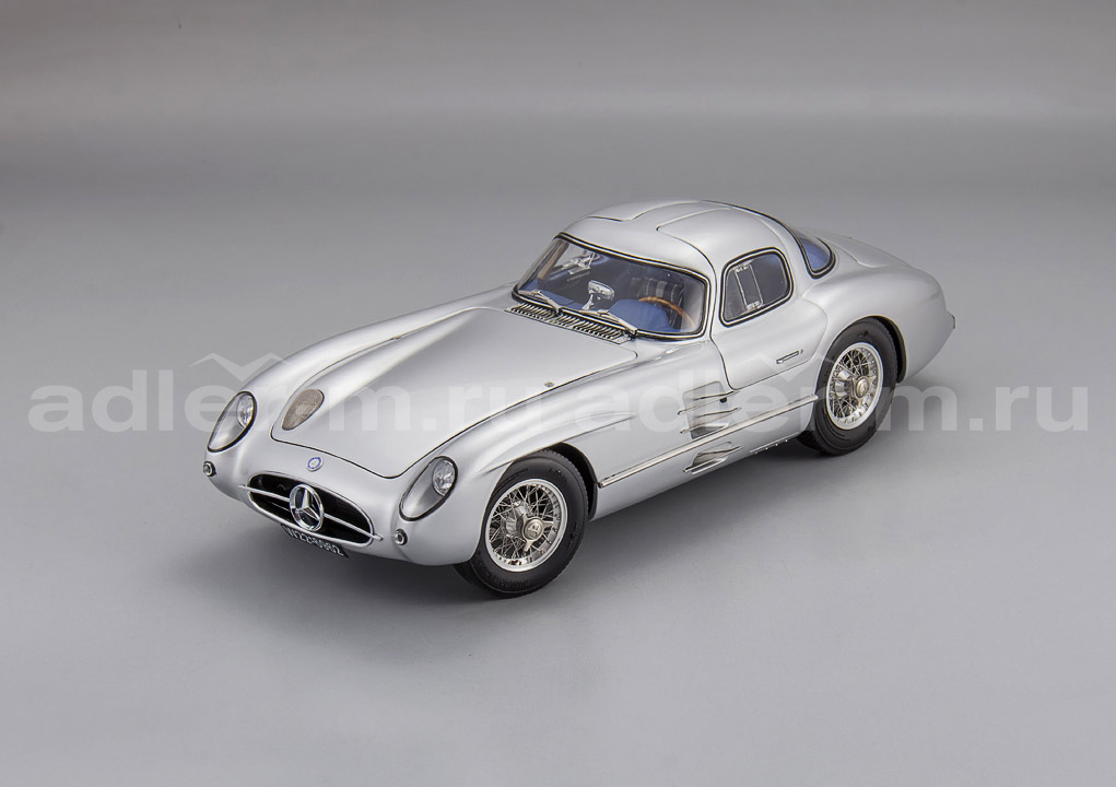 CMC 1:18 Mercedes-Benz 300 SLR Coupé - 1955 (blue interior) M-243