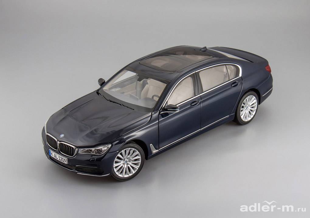 PARAGON 1:18 BMW 750i (G12) (imperial blue) 80432405586