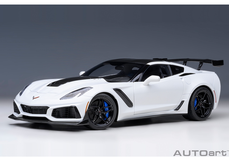 AUTOART 1:18 Chevrolet Corvette C7 Grand Sport - 2017 (white) 71270