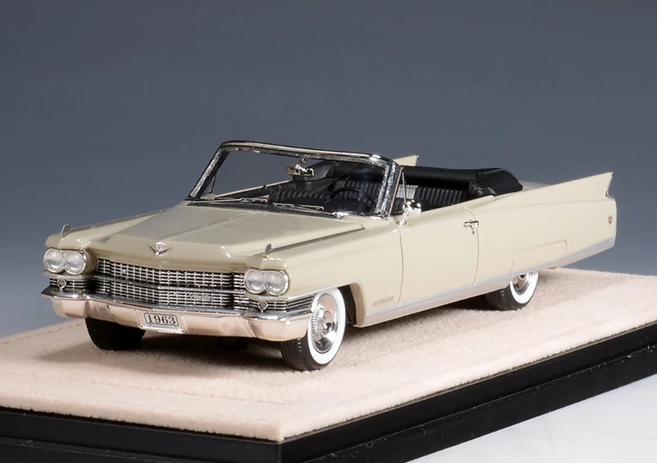 GLM + STAMP MODELS 1:43 Cadillac Eldorado Biarritz Open roof - 1963 (Bahama Sand) STM63005