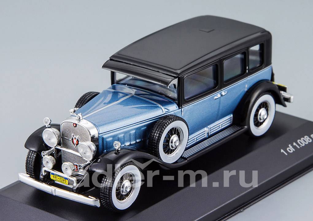 WHITE BOX 1:43 Cadillac V16 1930 (dark blue metallic / black) WB028