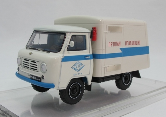 DIP MODELS 1:43 Ульяновский 450Д "РА-10" - Москва 1965г.  машина для разогрева асфальта 145006