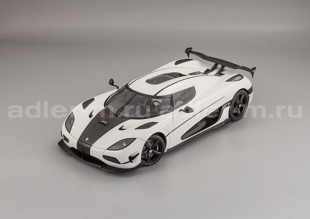 AUTOART 1:18 Koenigsegg Agera RS 2015 (white/carbon/black accents) 79021
