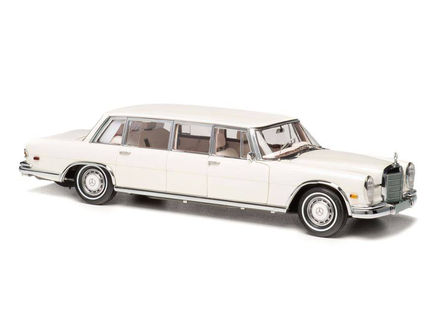 CMC 1:18 Mercedes-Benz 600 Pullman “White Swan” M-215