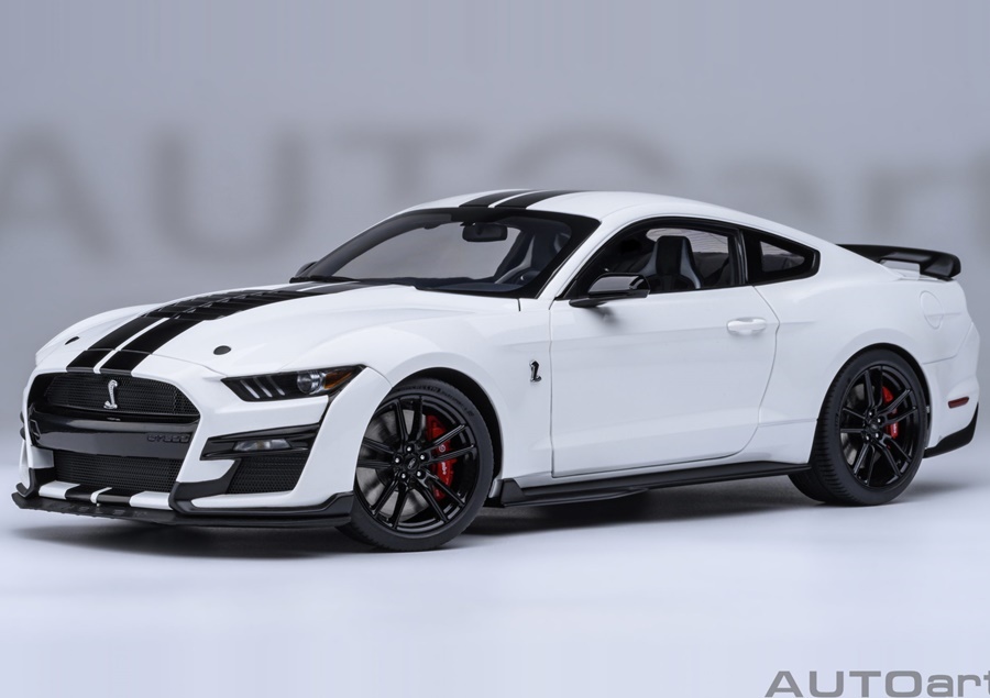AUTOART 1:18 Ford Mustang Shelby GT500 (oxford white) 73095