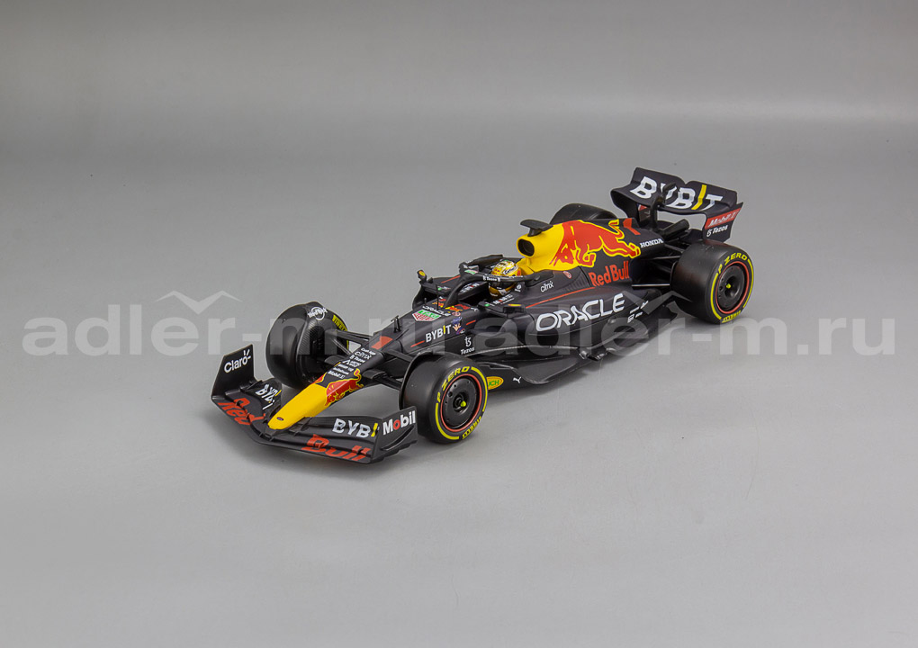 BBURAGO 1:24 Red Bull RB18 Team Oracle Red Bull Racing #1 WC 2022 Max Verstappen (with pilot and showcase) BU28026-VE
