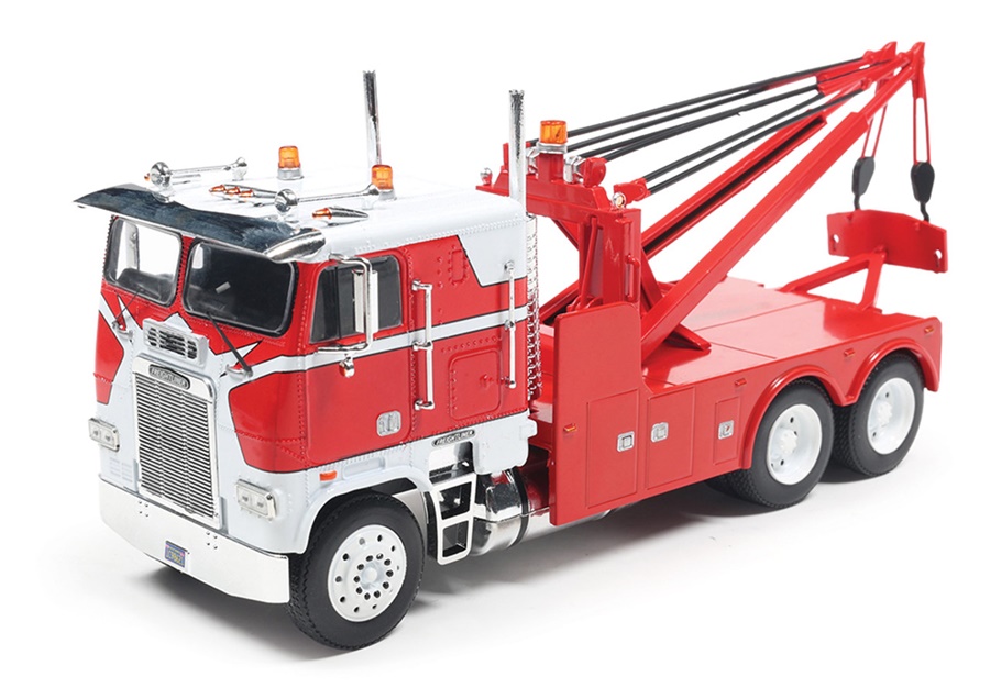 IXO 1:43 Freightliner FLA - 1987 (red/white) TTR002