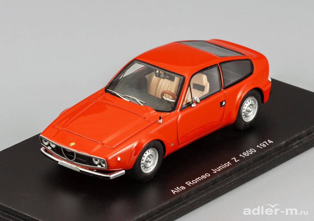 SPARK 1:43 Alfa Romeo Junior Z 1600 1974 (red) S0613