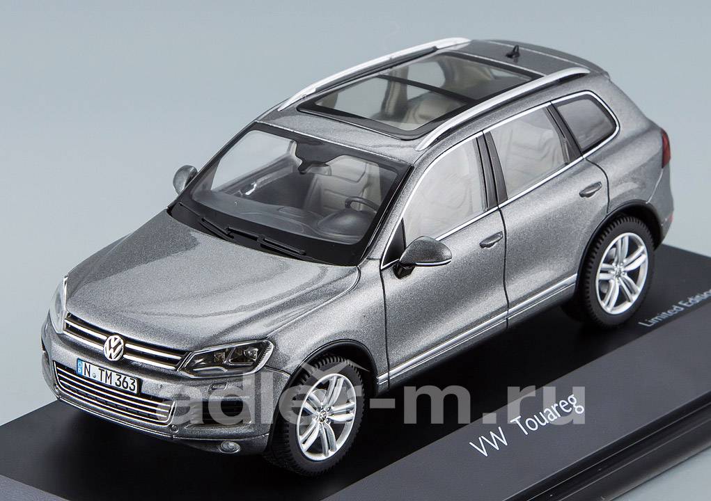 SCHUCO 1:43 Volkswagen Touareg 2010 (grey) 45 074 1900