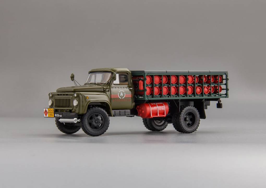 DIP MODELS 1:43 Автомобиль для транспортировки баллонов со сжиженным газом СТБ1-52-08 - 1981 г. УзССР 105243