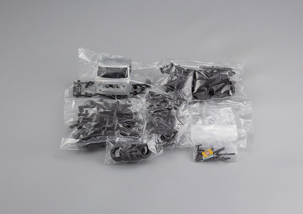 DIP MODELS 1:43 Набор деталей для сборки полноприводного малотоннажного грузовика 450Д (c боксом) 545001