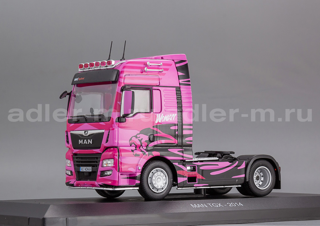HACHETTE 1:43 MAN TGX (2014) - Woman Trucker (pink) G1470008