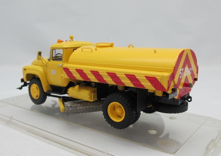 DIP MODELS 1:43 Аэродромная Комбинированная Поливомоечная Машина «АКПМ-3» - 1984 (2000-е) г. 113070