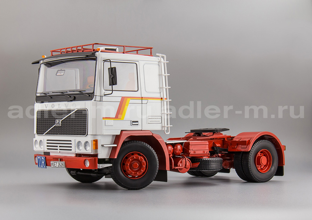 ROAD KINGS 1:18 Volvo F12 (white/red) RK180031