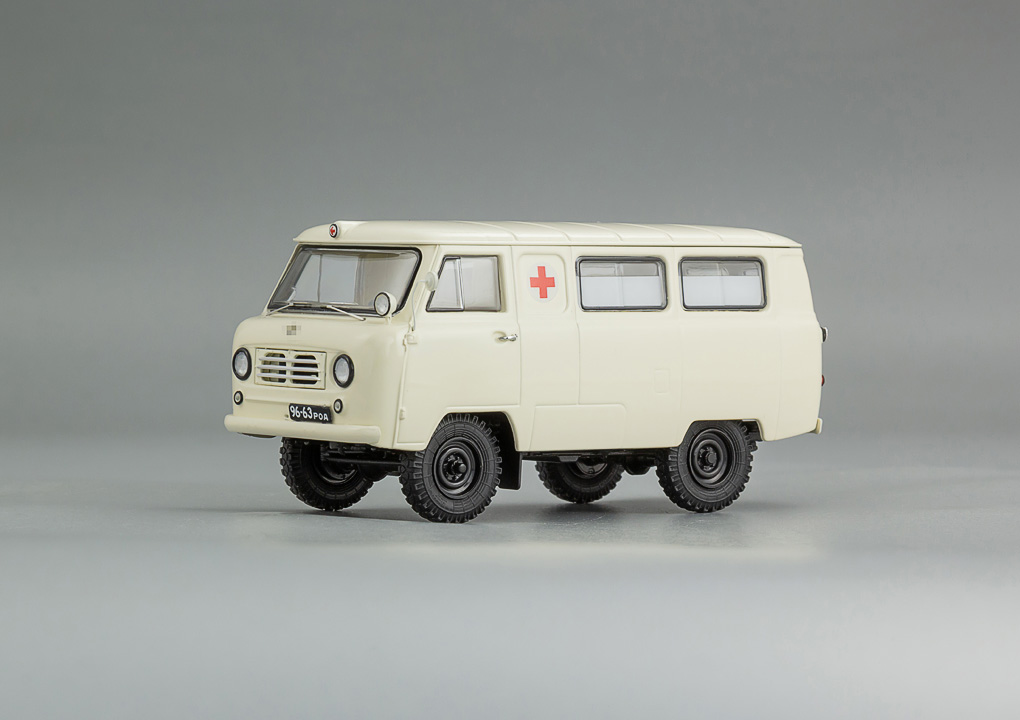 DIP MODELS 1:43 Советский автомобиль тип 450A «Скорая Медицинская Помощь» (интерьер гражданской скорой) -  г. А 145023