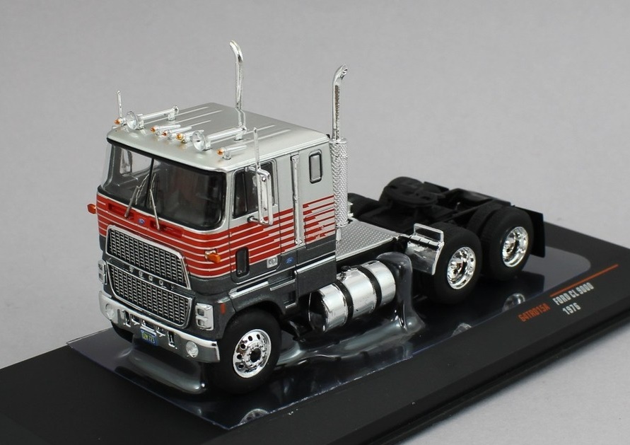 IXO 1:64 Ford CL 9000 - 1976 (silver/red/white) U64TR015A
