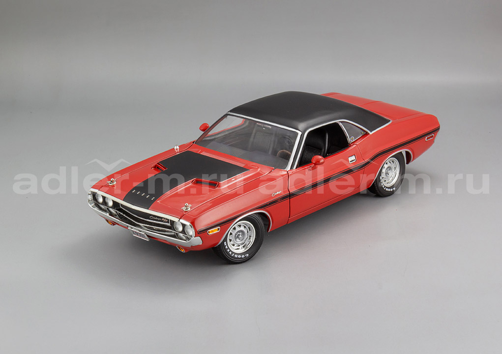 GREENLIGHT 1:18 Dodge Challenger R/T 440 Six-Pack "Mr. Norm's Grand Spaulding Dodge" - 1970 (red) 13667