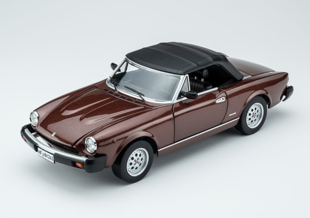 TOURING 1:18 Pininfarina Spidereuropa - 1982 (marrone amaryllis) 18125002