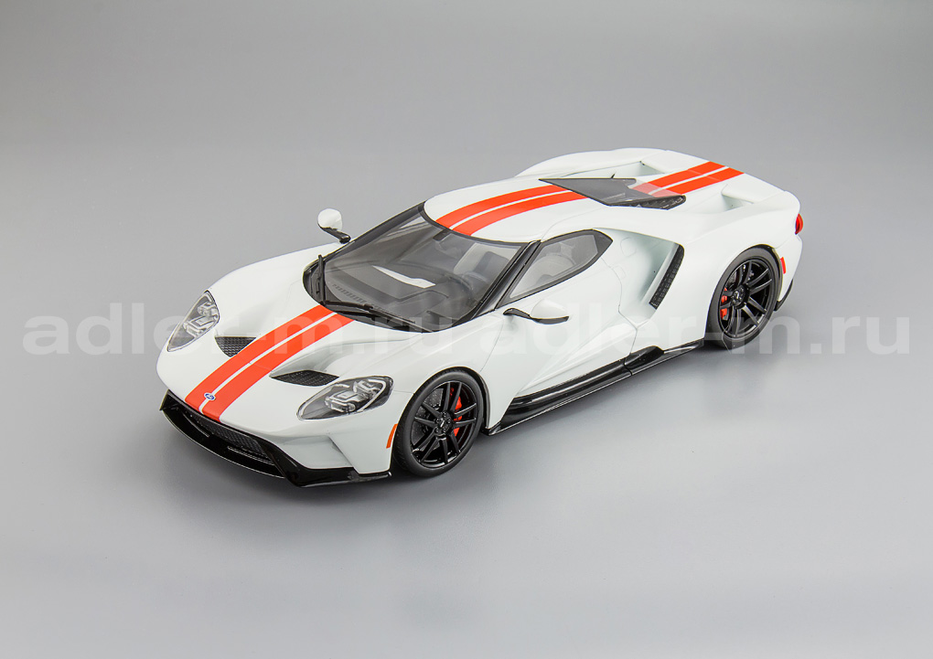 GT SPIRIT 1:18 Ford GT - 2017 (frozen white) GT097