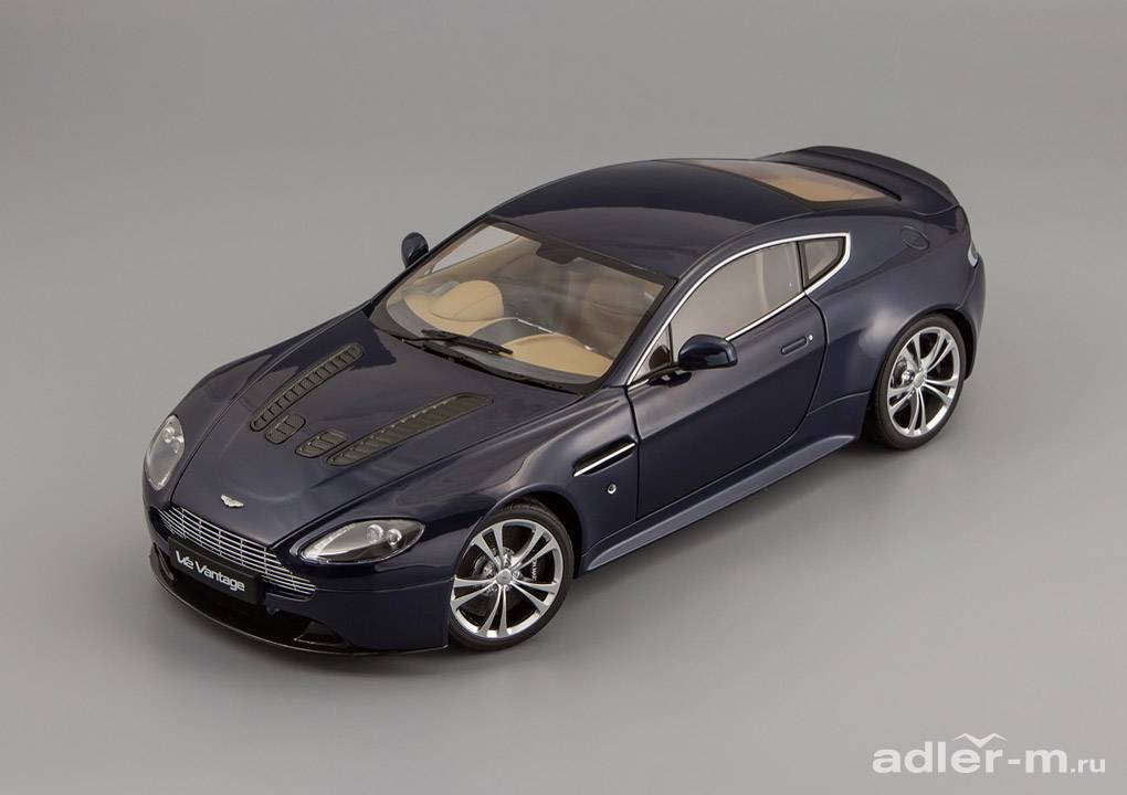 AUTOART 1:18 Aston Martin V12 Vantage 2010 (midnight blue) 70205