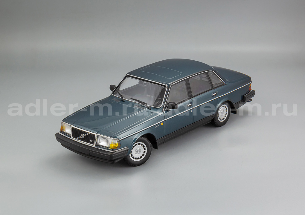 MINICHAMPS 1:18 Volvo 240 GL - 1986 (petrol met) 155171407