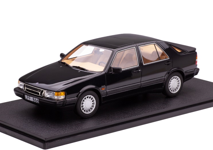 CULT SCALE MODELS 1:18 SAAB 9000 - 1985 (black) CML089-2