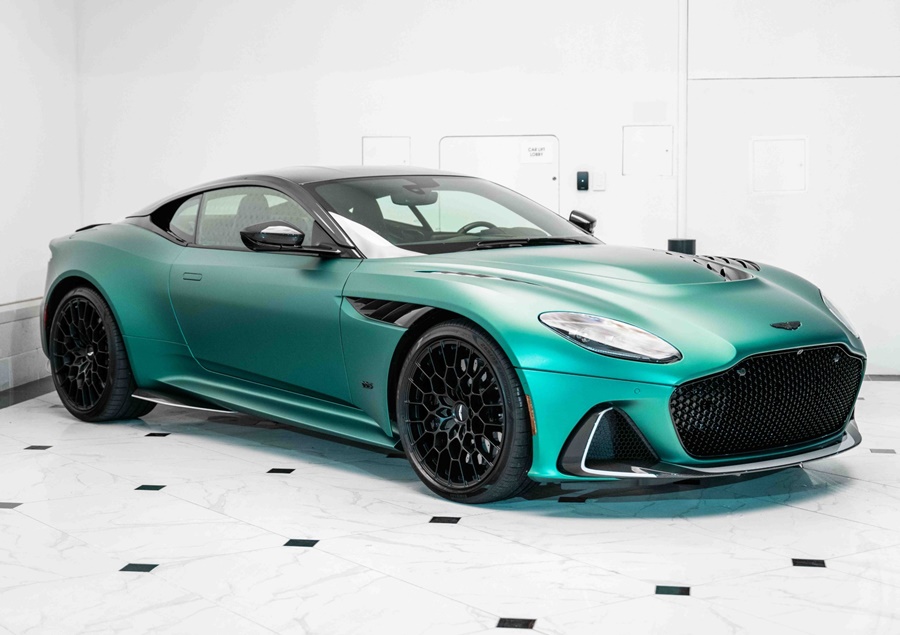 AUTOART 1:18 Aston Martin DBS 770 Ultimate (Aston Martin racing green) 70237