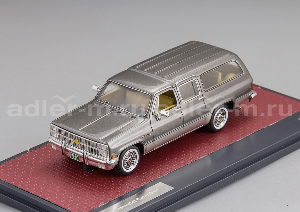 MATRIX 1:43 Chevrolet Suburban - 1981 (grey/silver) MX20302-413