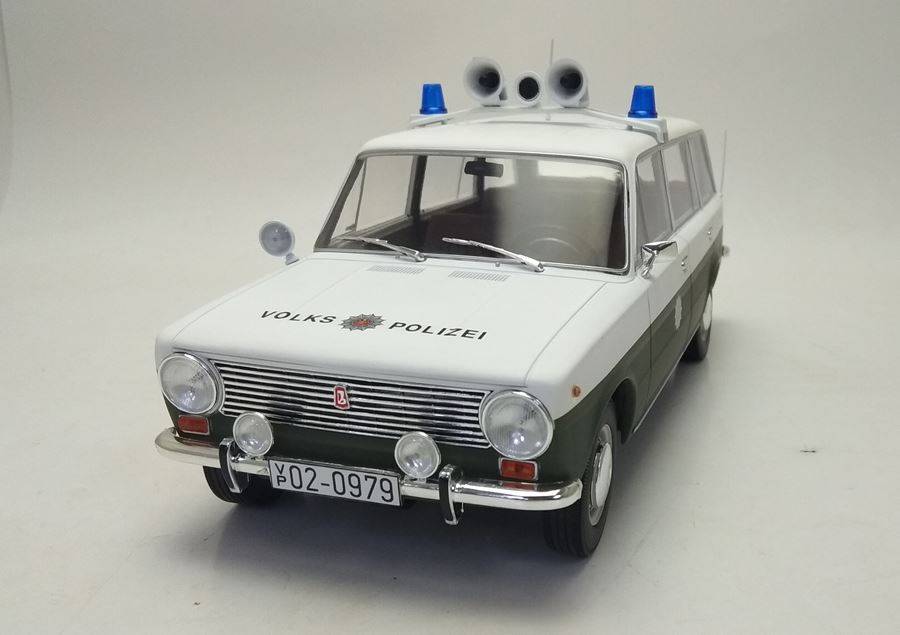 TRIPLE9 1:18 2102 Volkspolizei T9-1800230