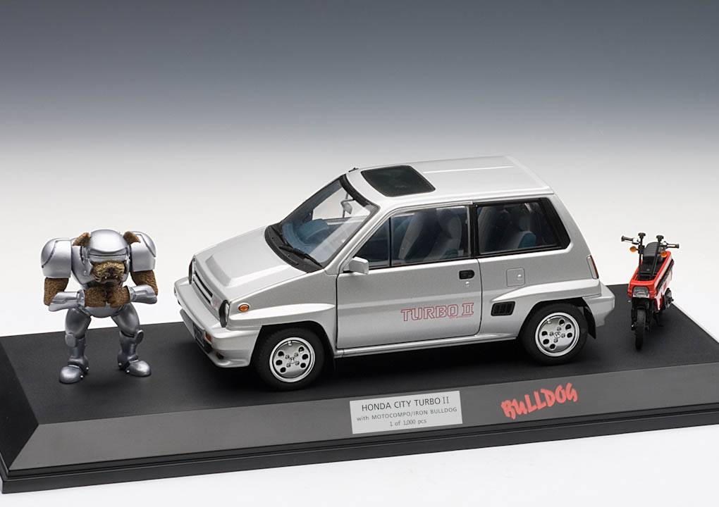 AUTOART 1:18 Honda city turbo II 1983 (в комплекте с мини-мото, бульдогом и прозрачным боксом) (silver) 73284