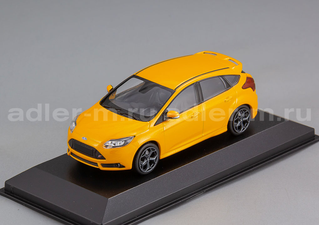 MINICHAMPS (MAXICHAMPS) 1:43 Ford Focus ST - 2011 (orange met) 940081901