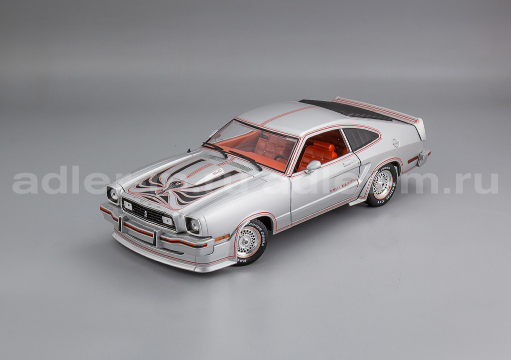 GREENLIGHT 1:18 Ford Mustang II King Cobra - 1978 (silver w/ stripes) 13670