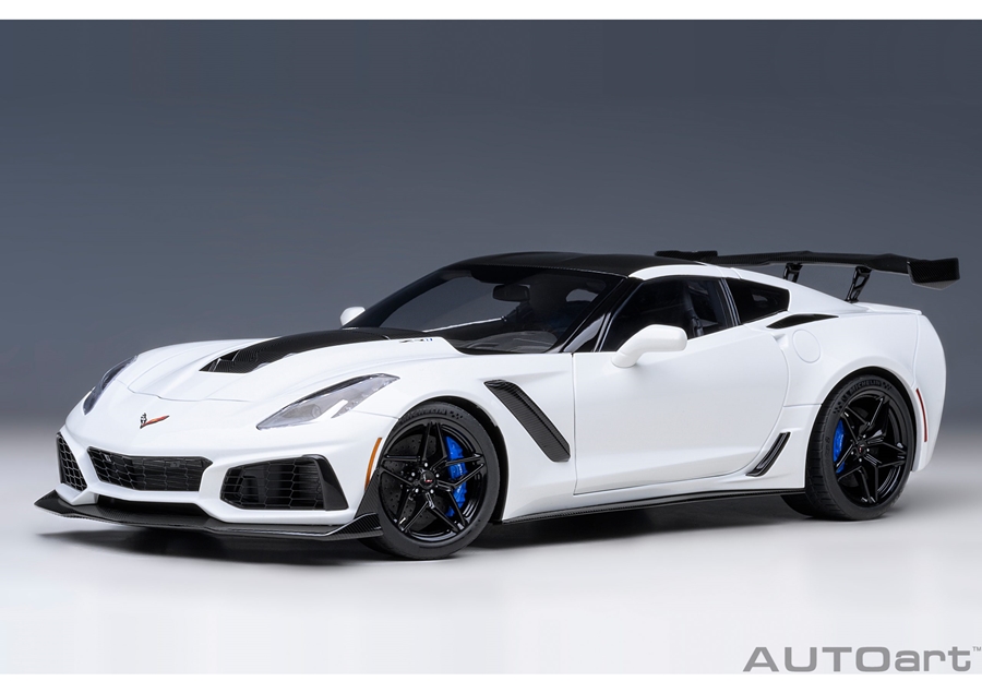 AUTOART 1:18 Chevrolet Corvette C7 ZR1 - 2017 (white) 71270