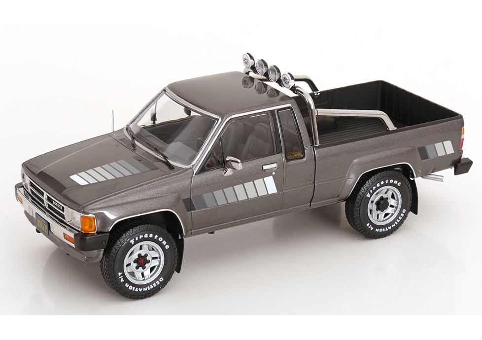 KK SCALE 1:18 Toyota Truck Xtra Cab 4x4 (Hilux) - 1985 (greymetallic) KKDC181563