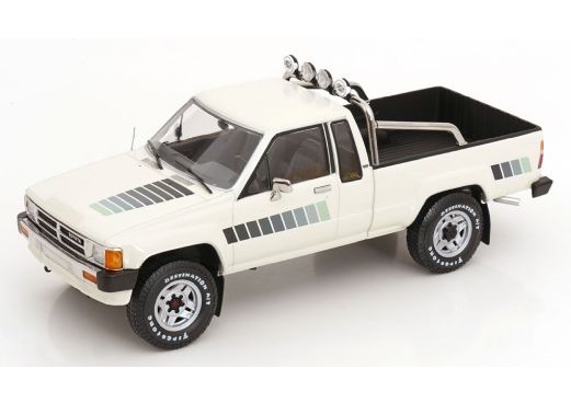 KK SCALE 1:18 Toyota Truck Xtra Cab 4x4 (Hilux) (white) KKDC181564